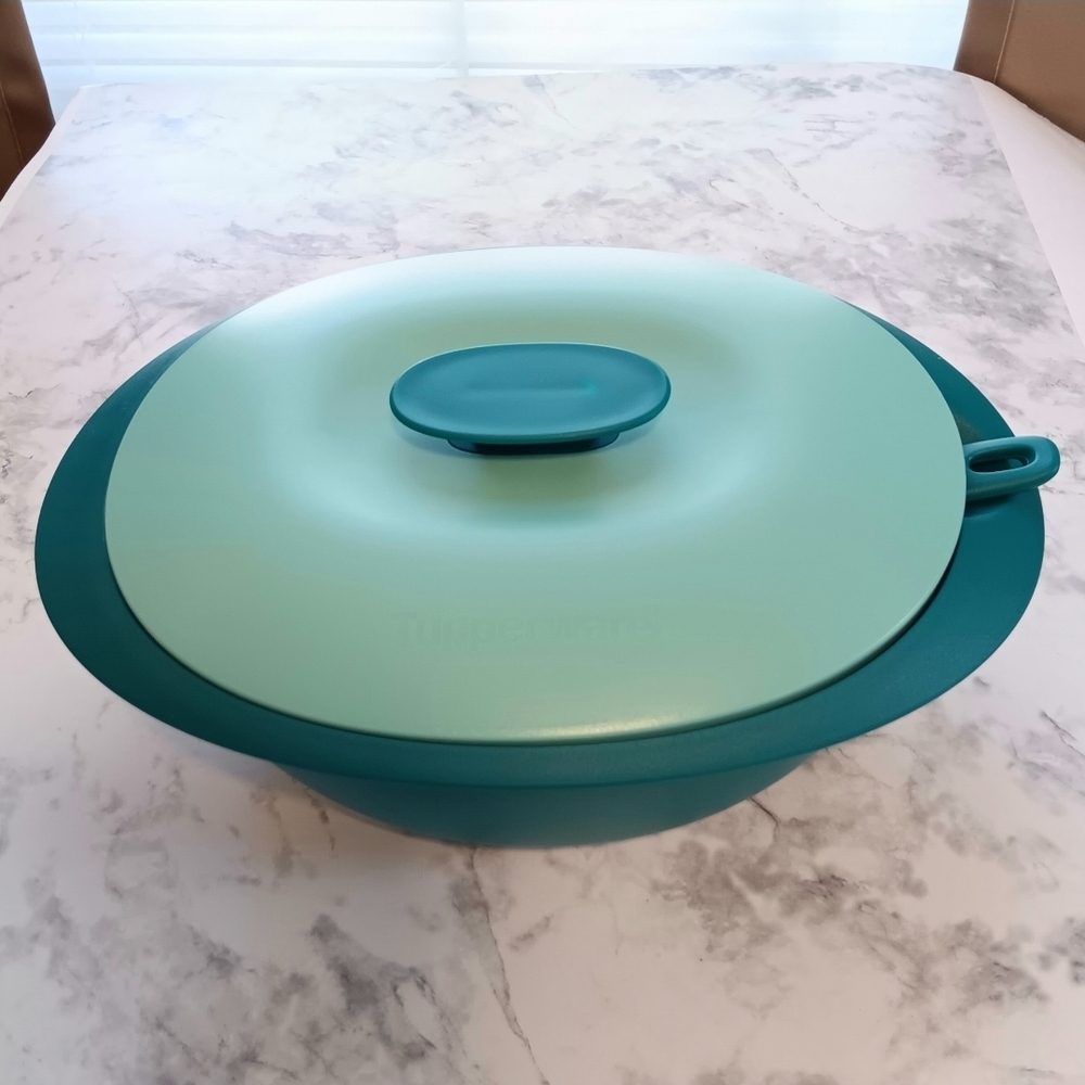 Tupperware Soup Server SET With Ladel & Lid in Shades of Green - Brand New!